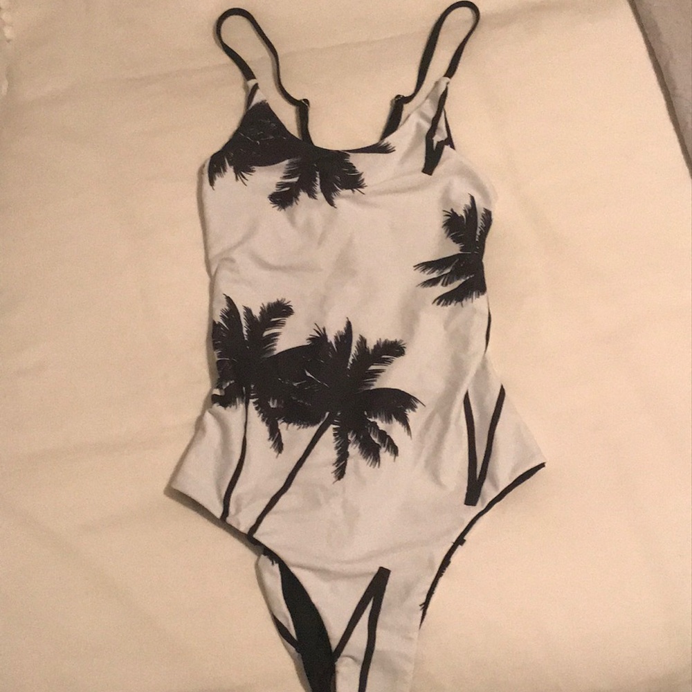 NWT Cupshe black and white tropical one piece
